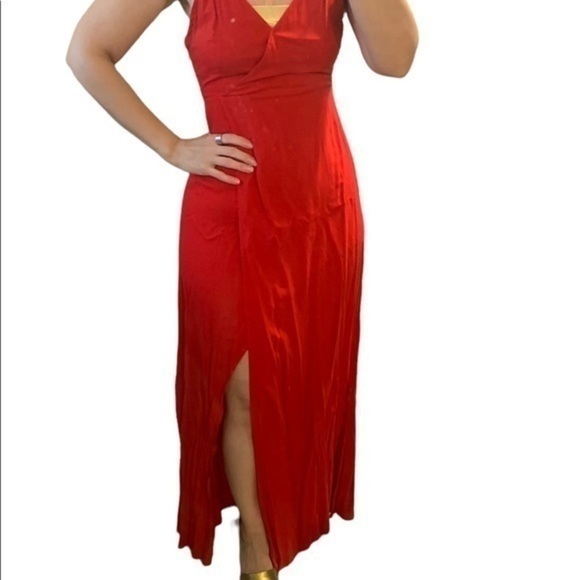 𝅺H&M Red Summer Maxy Dress - Picture 1 of 5